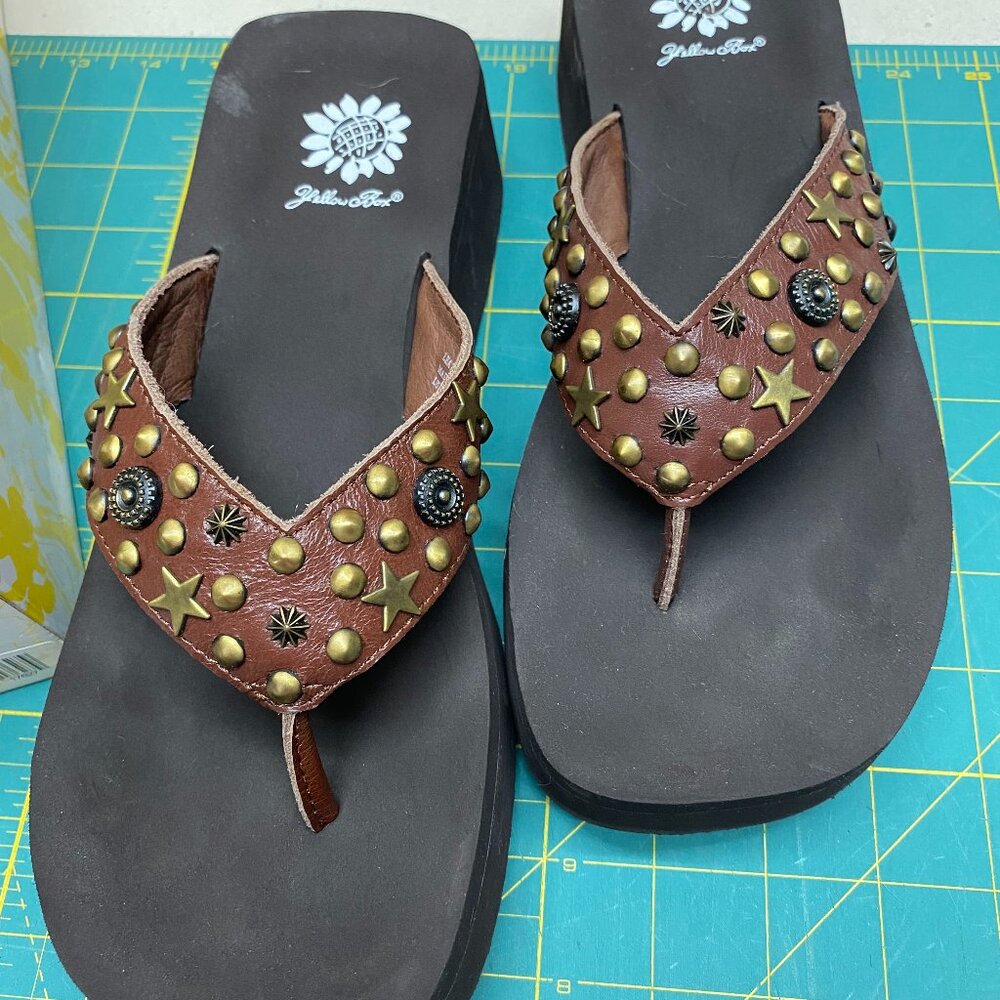 Yellow Box Luxe flip flops, brown, size US 8.5